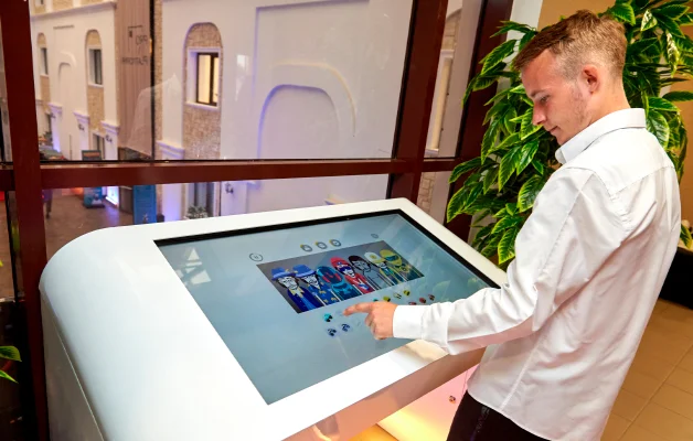 Музыкальная игра на интерактивном столе для гостей мероприятия